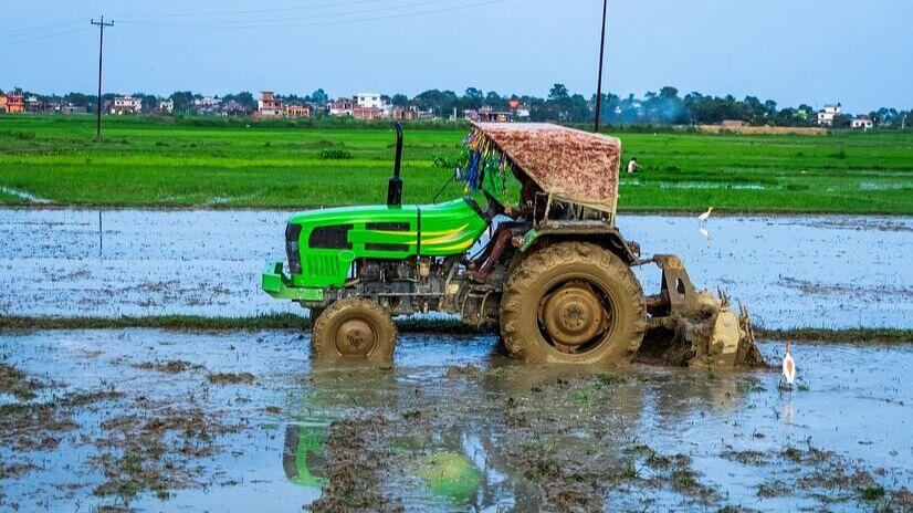 Why Farmers Are Changing to CNG and Hybrid Tractors in 2025